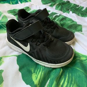 Nike black runners